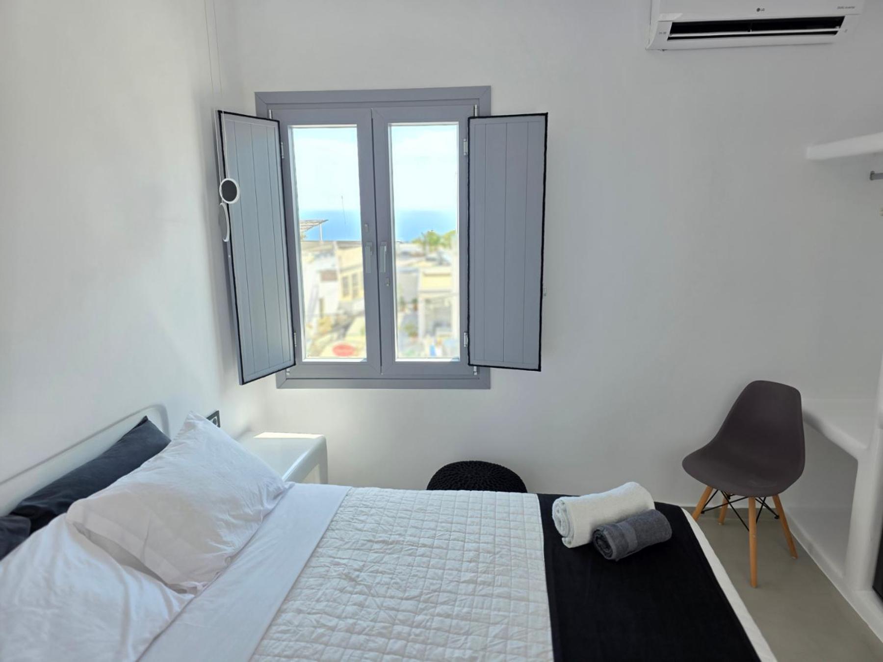 Tataki Family Hotel Fira  Exterior photo