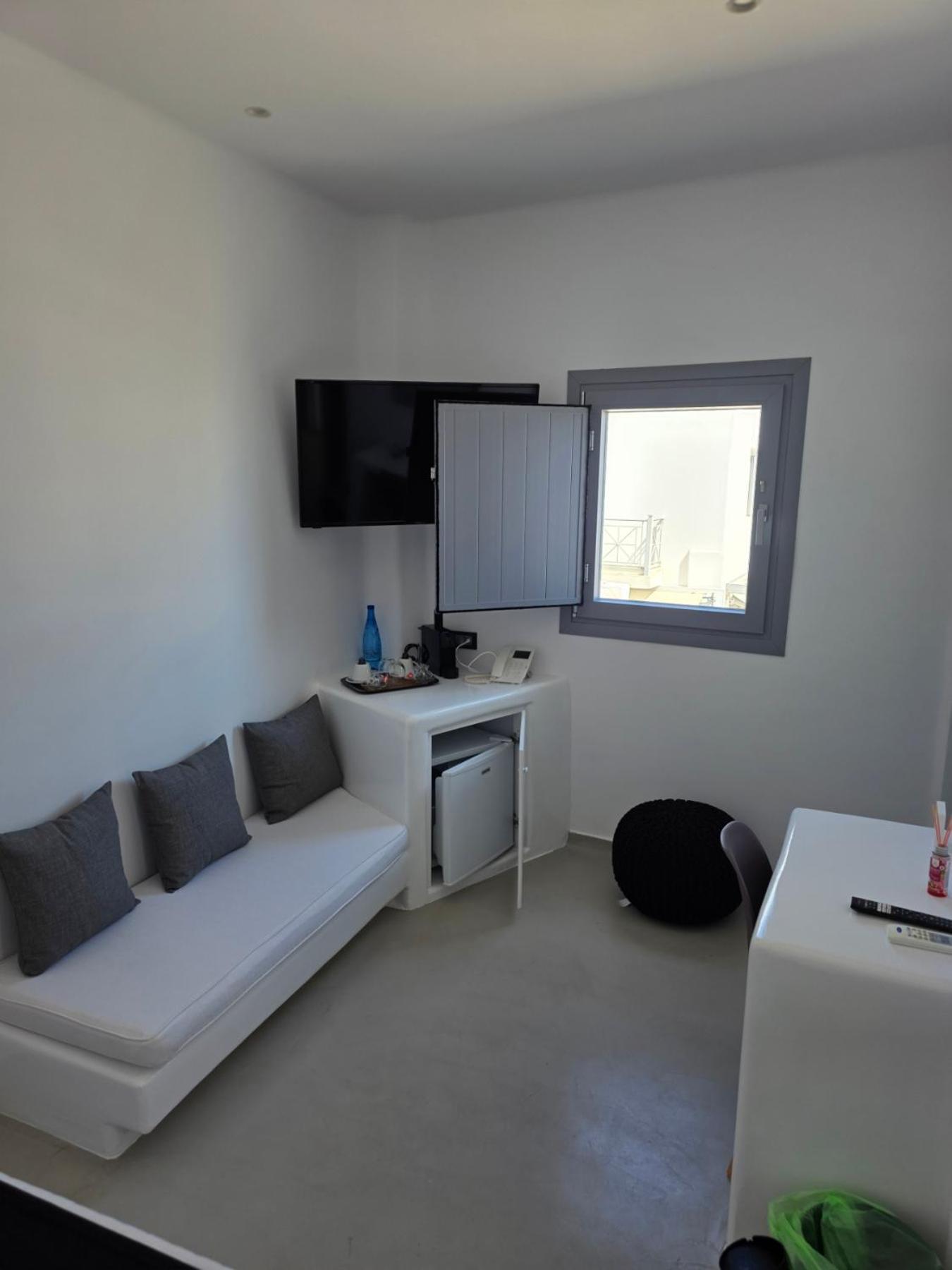 Tataki Family Hotel Fira  Exterior photo