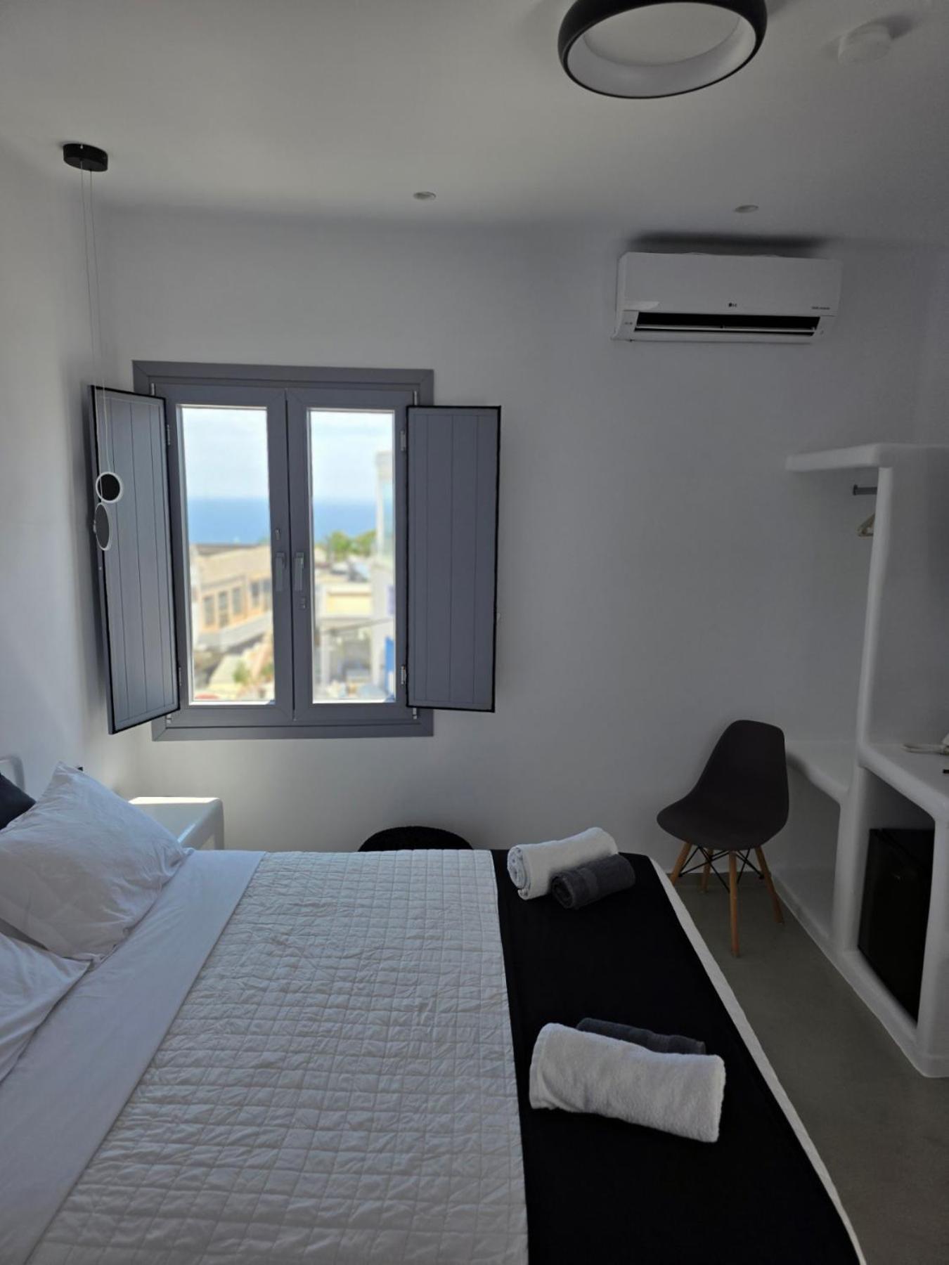 Tataki Family Hotel Fira  Exterior photo