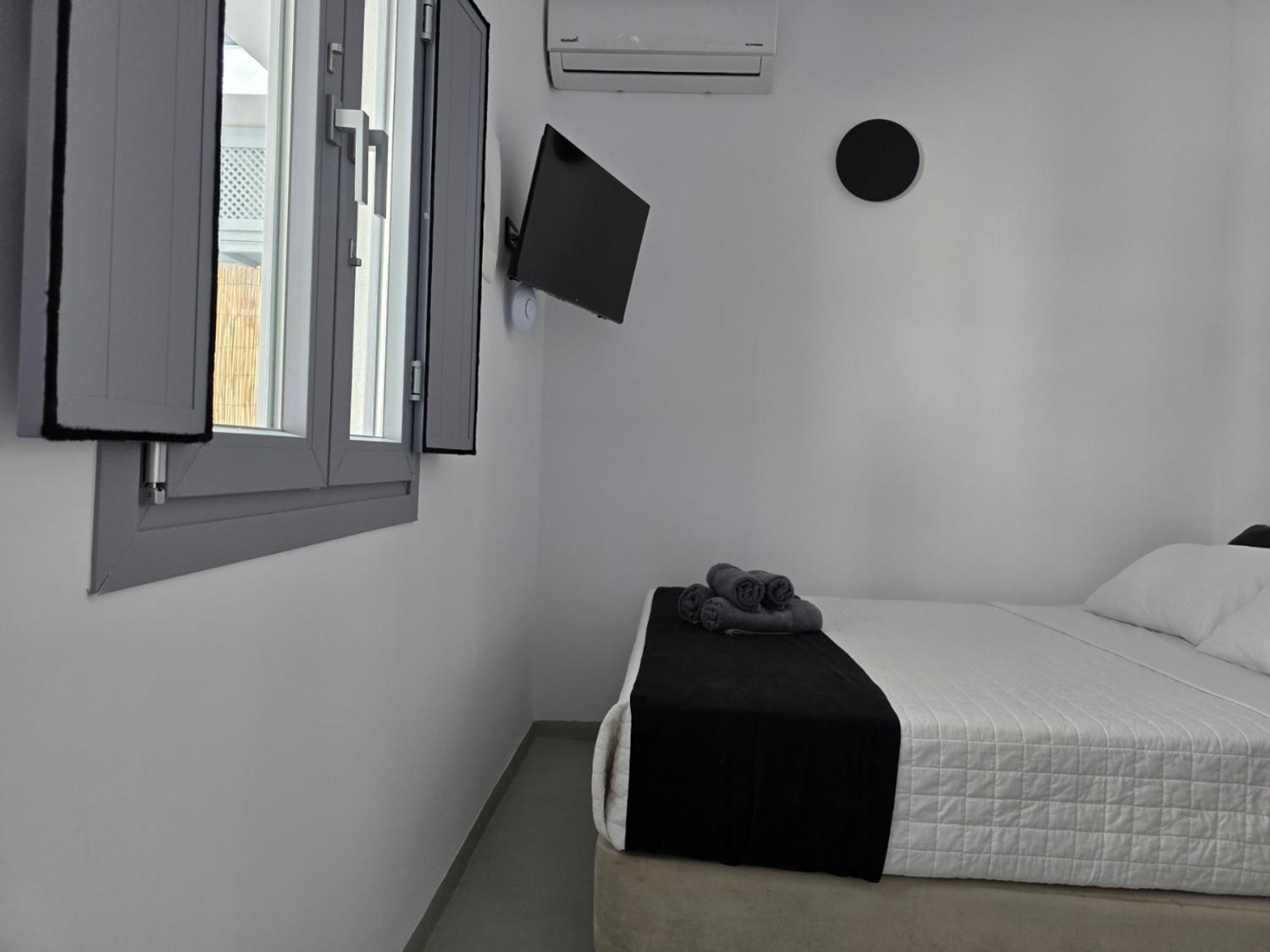Tataki Family Hotel Fira  Exterior photo