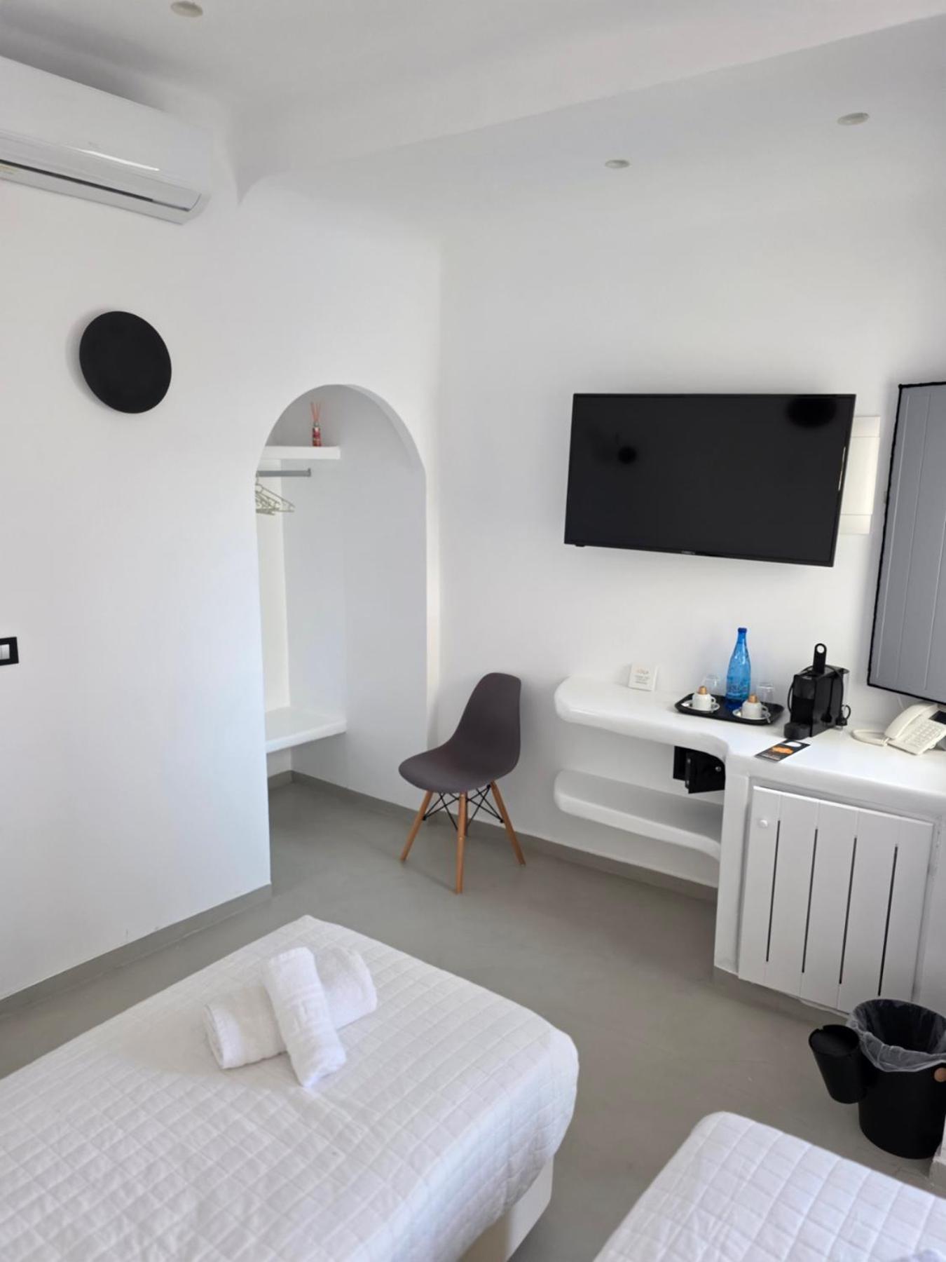 Tataki Family Hotel Fira  Exterior photo