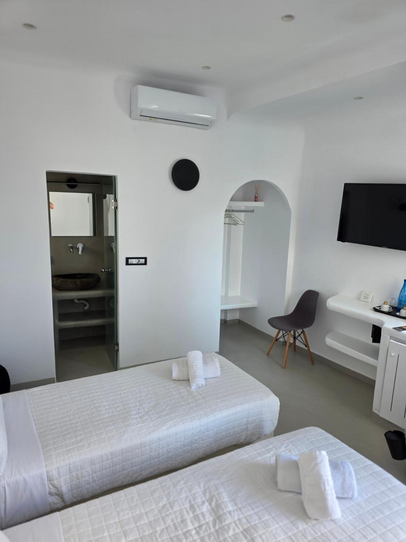 Tataki Family Hotel Fira  Exterior photo