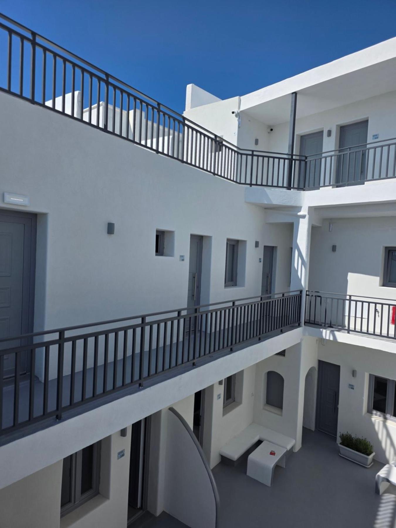 Tataki Family Hotel Fira  Exterior photo