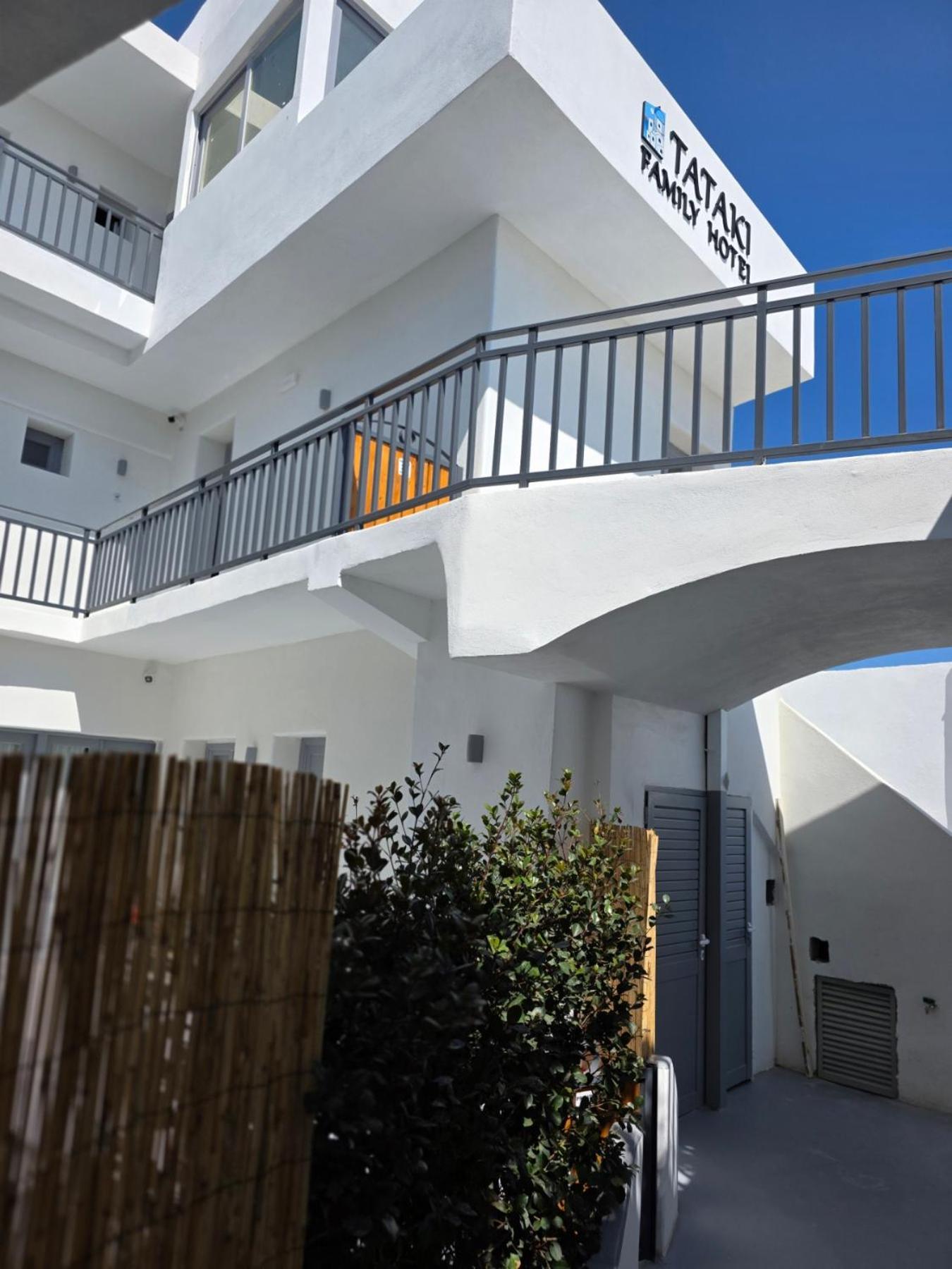 Tataki Family Hotel Fira  Exterior photo