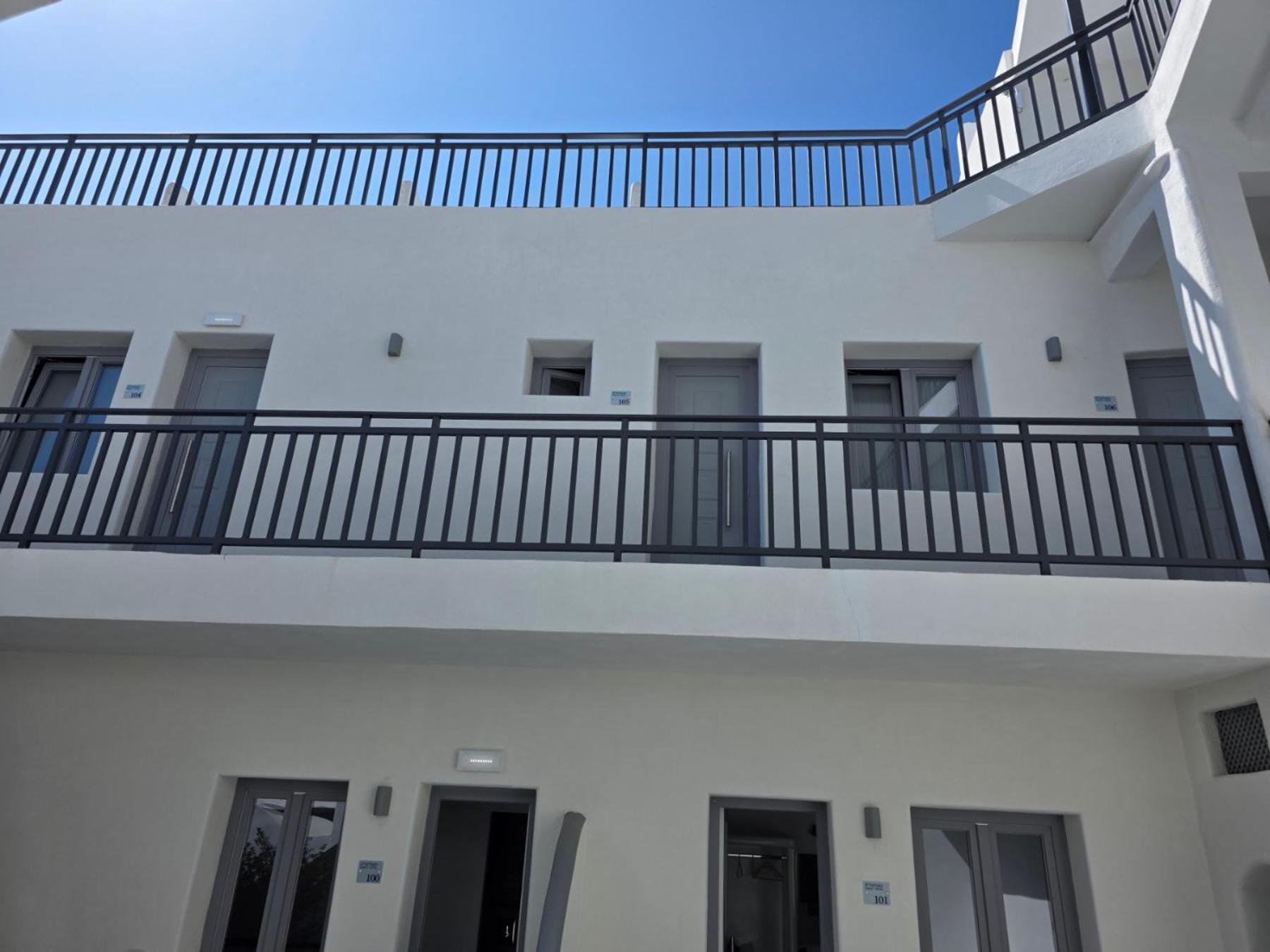 Tataki Family Hotel Fira  Exterior photo
