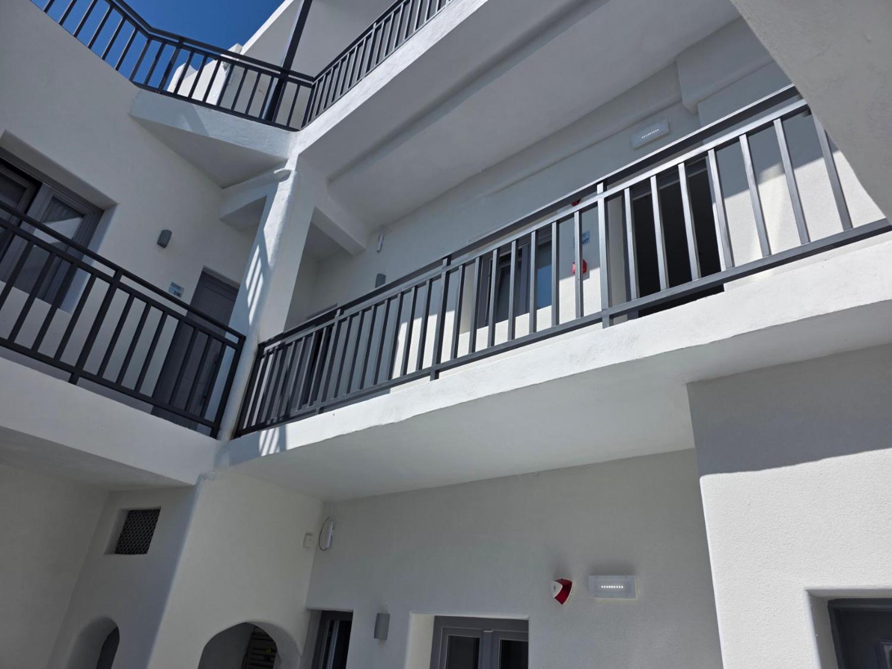 Tataki Family Hotel Fira  Exterior photo